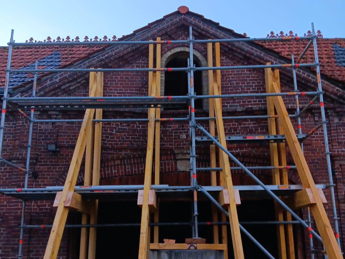 Façade de maison avec sinistres sur structures en maçonnerie brique en Seine-Maritime