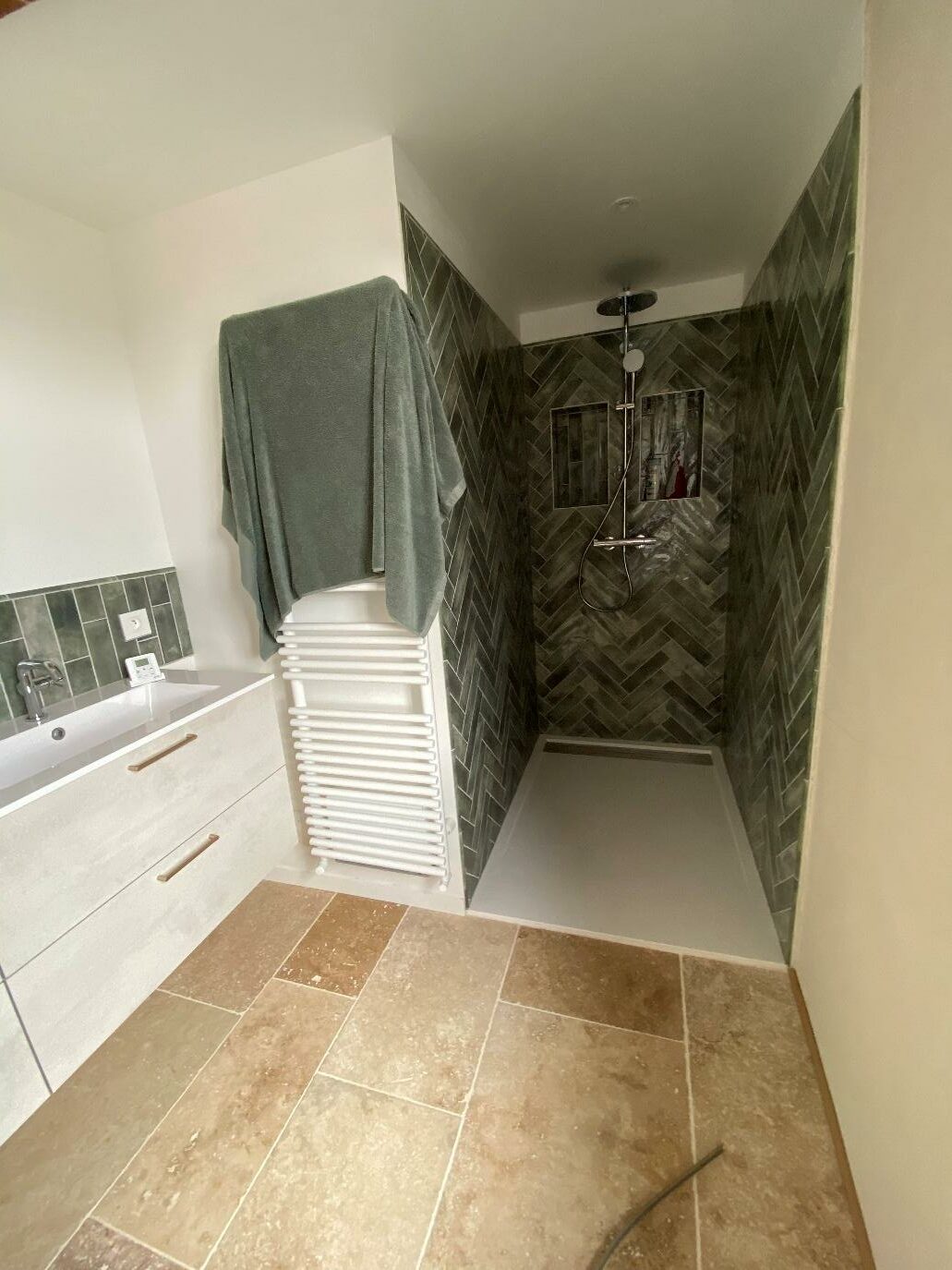 Photo d'une salle de bain réalisée par un carreleur à Rouen